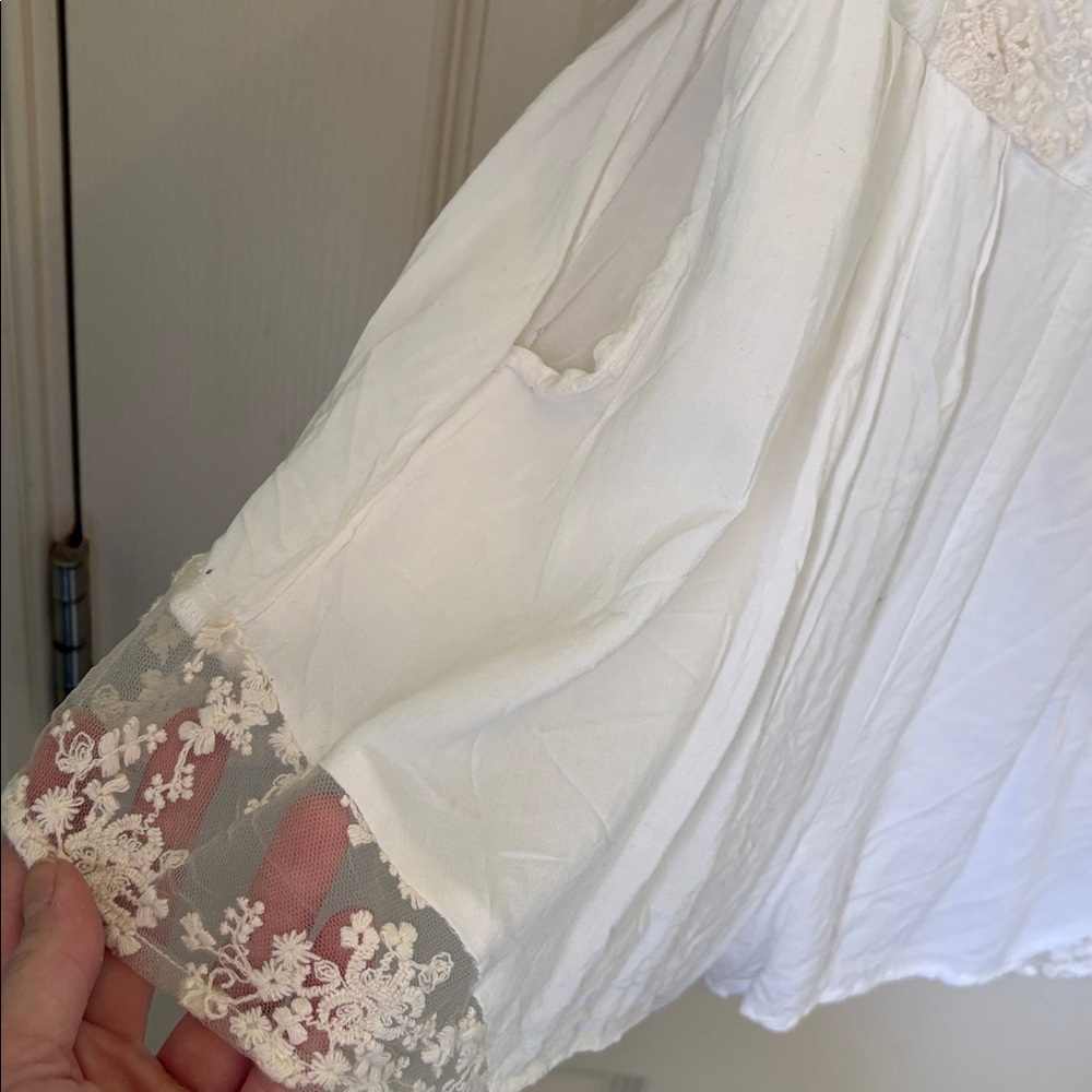 Kendall & Kylie Cream Lace Romper - Picture 7 of 7